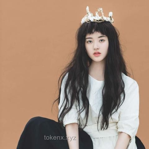 **如何巧妙搭配赵露思同款“亚麻短袖”，打造夏日百变时尚风？**